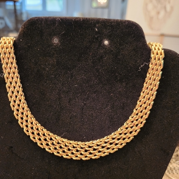 Jewelry - Monet Signed Goldtone Ladies Chain Necklace